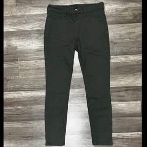 H&M skinny. Size 26. Green Color